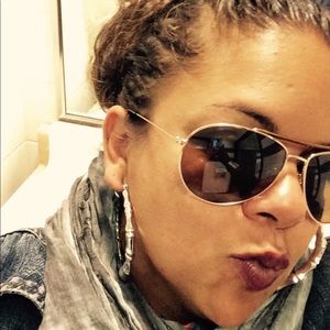 Meet your Posher, Katiria